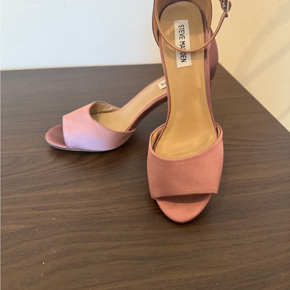 Steve Madden Pink blocked Heels with Pointed toe